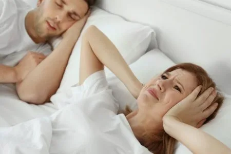 Como tratar o ronco, O que leva a pessoa a roncar, Ronco Durante o Sono, Dormir com Alguém que Ronca