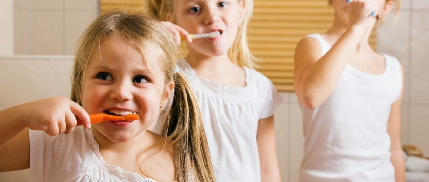 escova de dente infantil