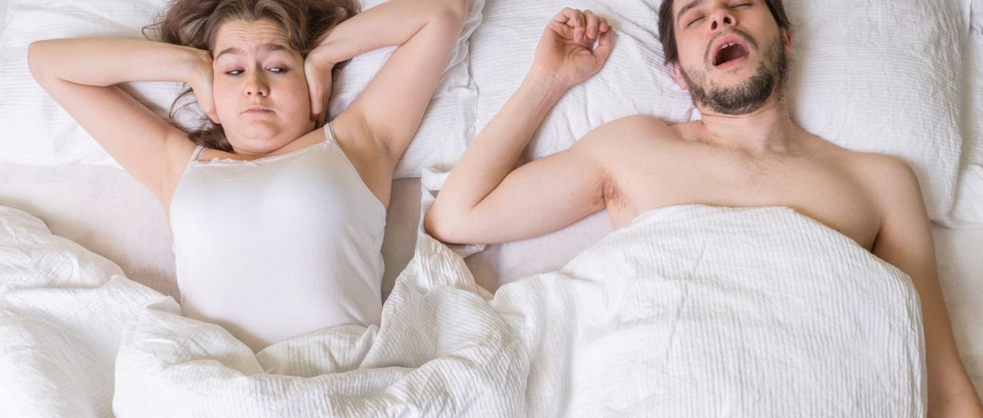 O ronco é mais comum em homens ou mulheres