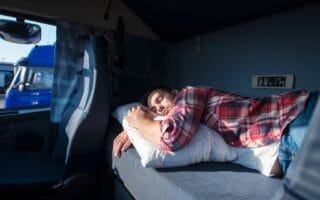 Dormir bem na boleia de um caminhão