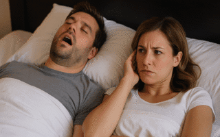 3 Hábitos Noturnos que Pioram o Ronco Sem Você Perceber