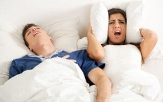 Roncar pode levar ao divórcio